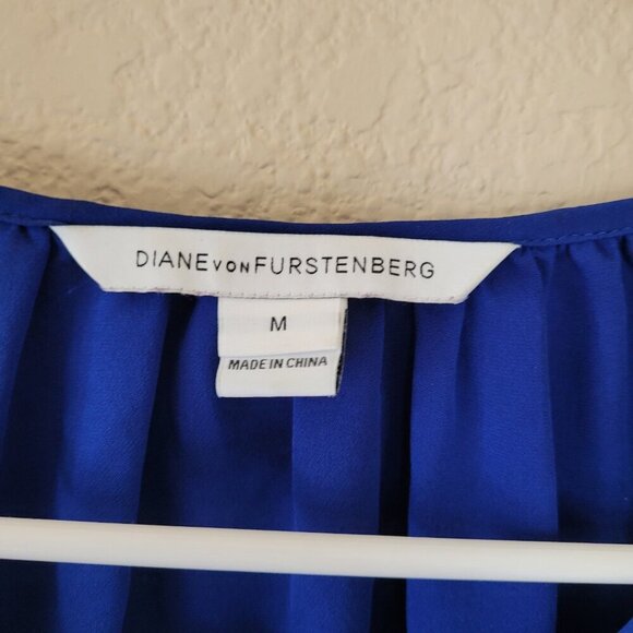 Diane Von Furstenberg Womens Blouse 100% Silk Blue Elegant Size M Medium - Picture 2 of 8